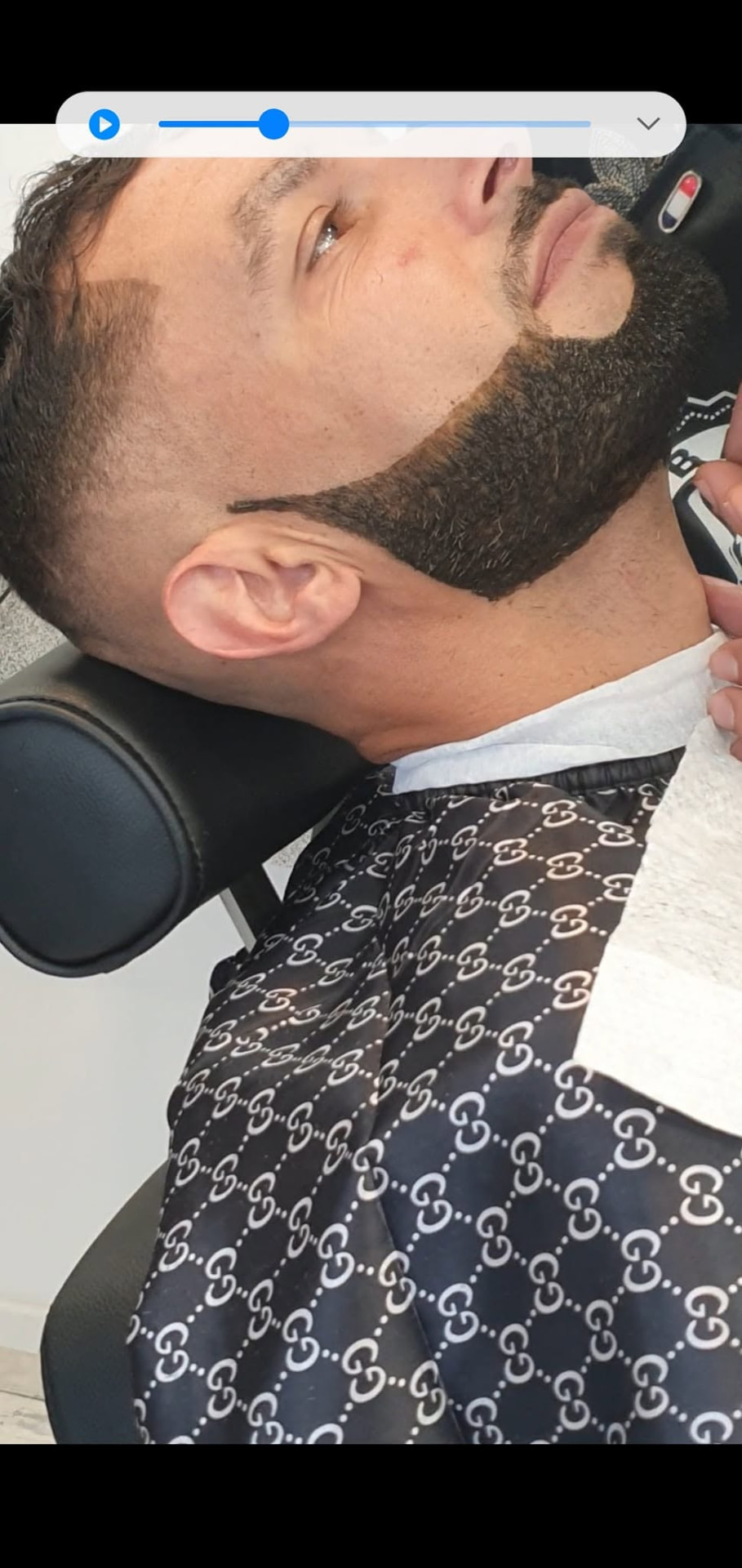 Contours de barbe au rasoir