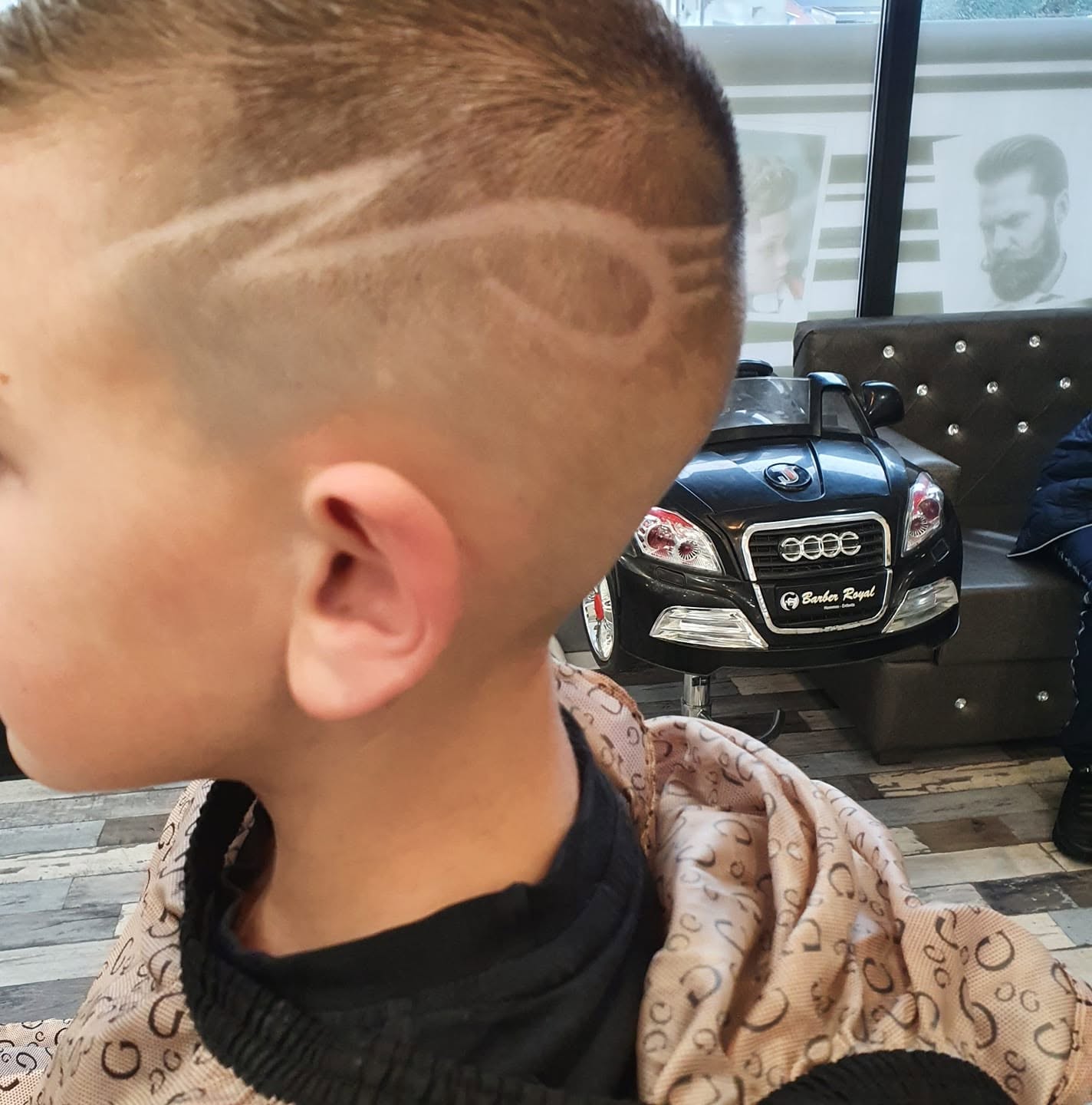 Coupe enfant avec motif rasé